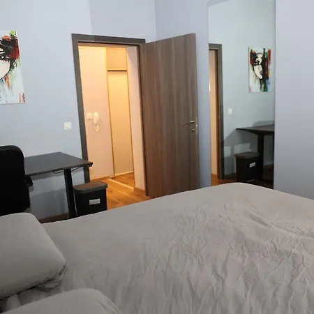 Apartment Charming App In Near Center, Neudorf